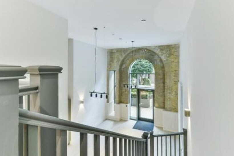 Windsor Square, London SE18 3 bed flat to rent - £3,800 pcm (£877 pw)