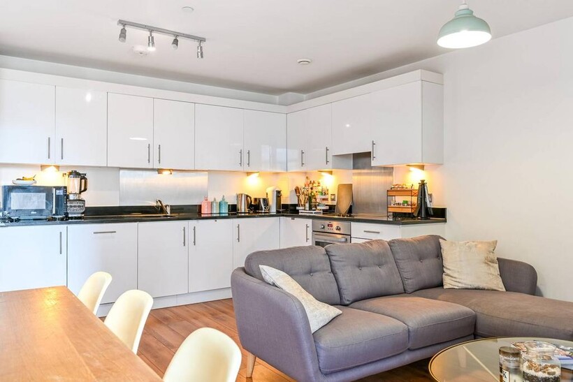 City Road, City, London, EC1V 2 bed flat to rent - £3,050 pcm (£704 pw)