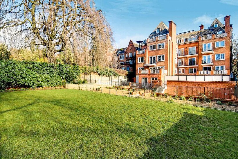 Fitzjohn's Avenue, London, NW3 1 bed apartment to rent - £3,098 pcm (£715 pw)