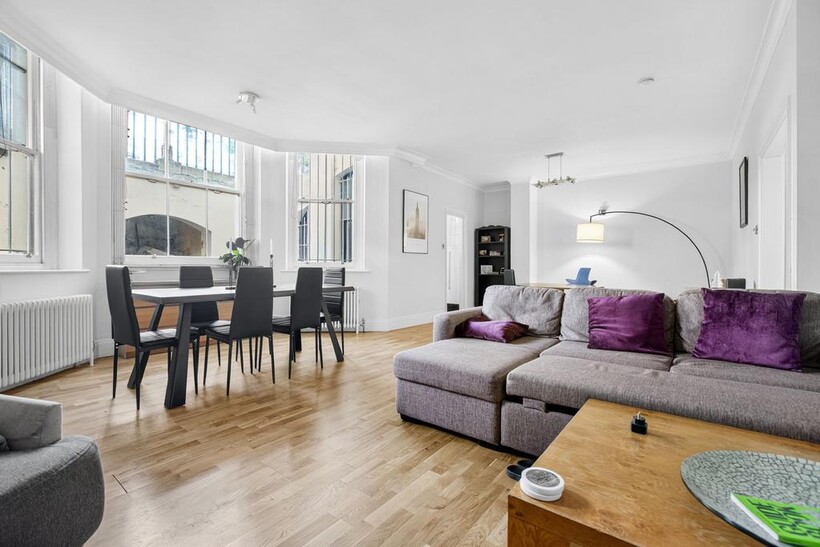 Queen's Gate, London SW7 2 bed flat to rent - £3,683 pcm (£850 pw)