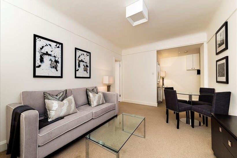 Fulham Road, London SW3 2 bed apartment to rent - £3,987 pcm (£920 pw)