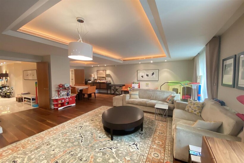 Lancelot Place, Knightsbridge 3 bed apartment to rent - £14,712 pcm (£3,395 pw)