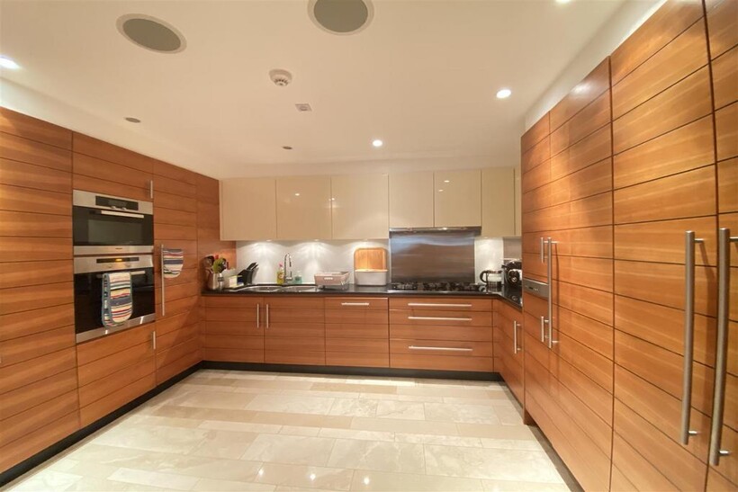 Lancelot Place, Knightsbridge 3 bed apartment to rent - £14,712 pcm (£3,395 pw)