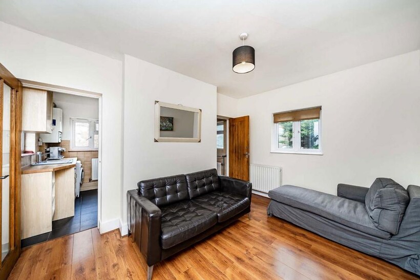 Glenfield Road, London W13 2 bed flat to rent - £2,097 pcm (£484 pw)