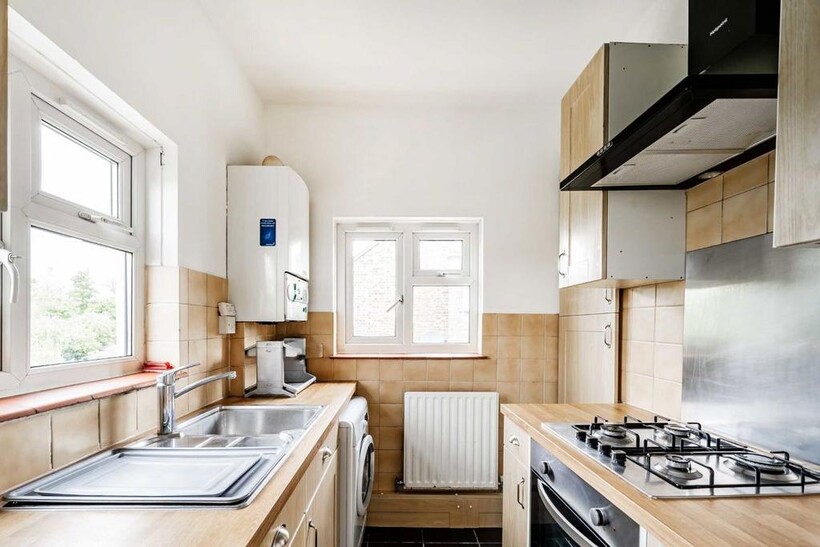 Glenfield Road, London W13 2 bed flat to rent - £2,097 pcm (£484 pw)