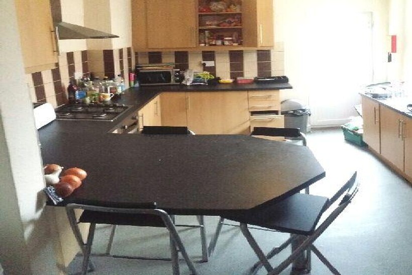 Nottingham NG7 5 bed flat to rent - £435 pcm (£100 pw)