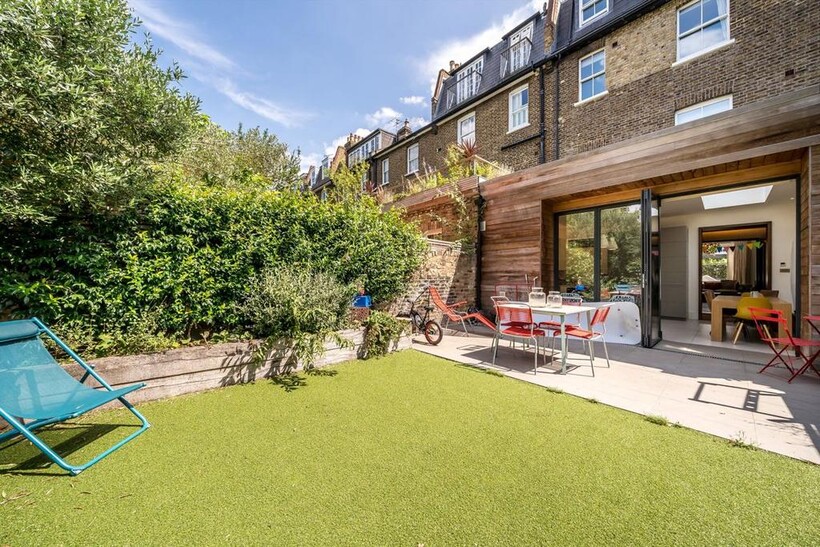 Rowan Road, London W6 6 bed terraced house to rent - £10,833 pcm (£2,500 pw)