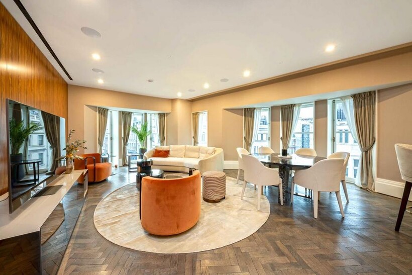 Brook Street, London W1S 3 bed flat to rent - £26,000 pcm (£6,000 pw)