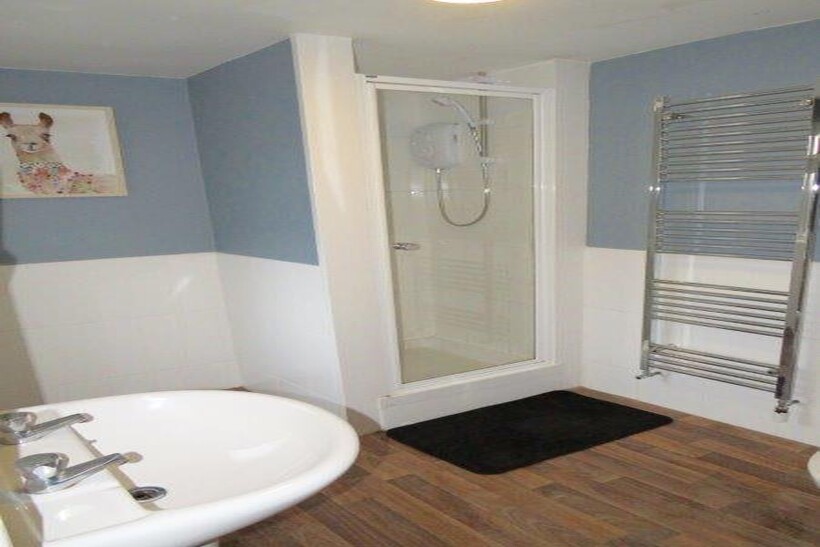 23 Furzehill Road 5 bed house share to rent - £2,817 pcm (£650 pw)