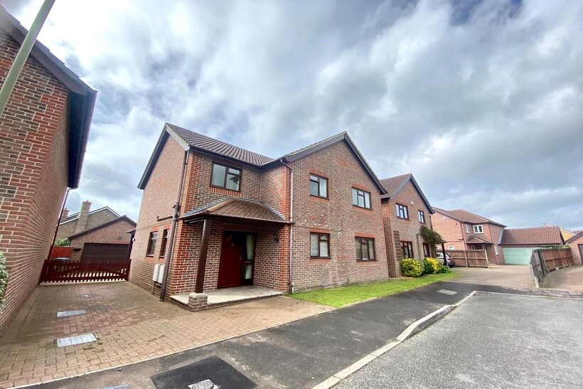 Knights Close, Warsash SO31 4 bed detached house to rent - £1,950 pcm (£450 pw)