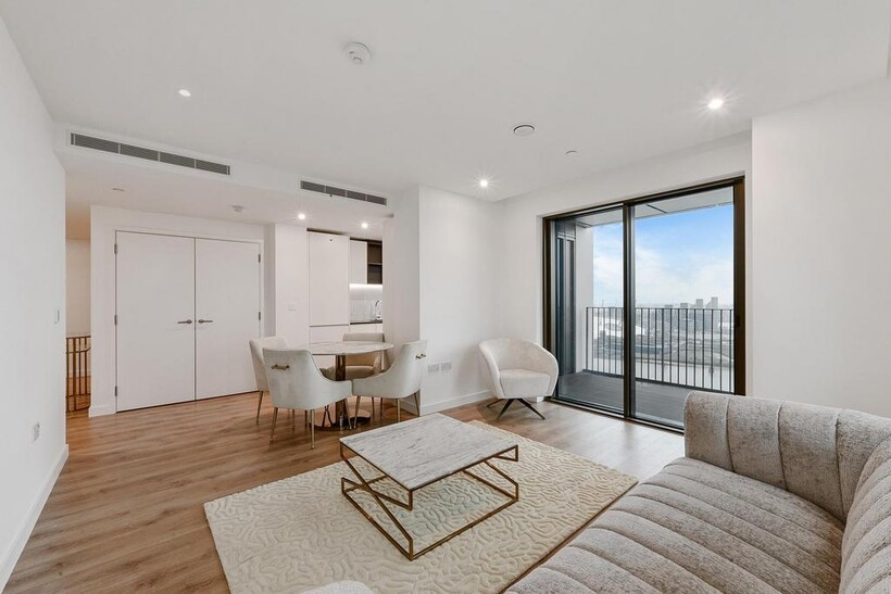 One Thames Quay, Marsh Wall 2 bed apartment to rent - £3,545 pcm (£818 pw)