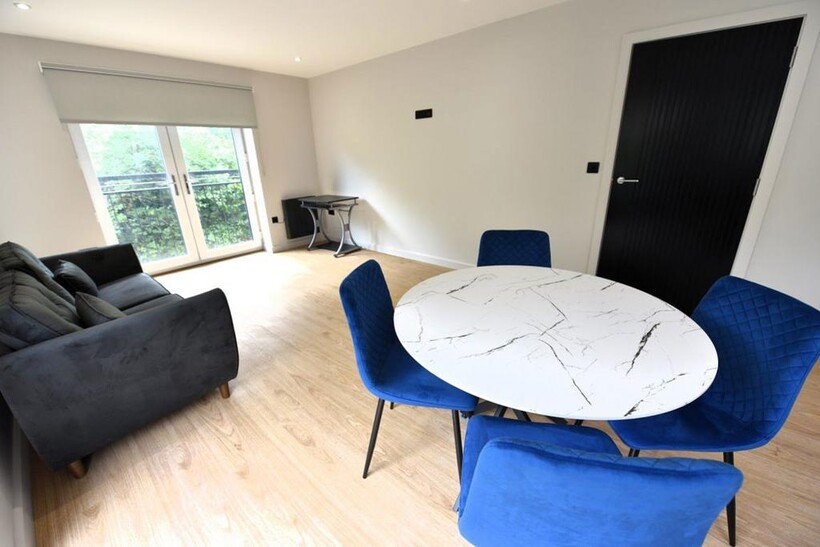 Trinity Apartments, Flat 32 2 bed flat to rent - £1,196 pcm (£276 pw)