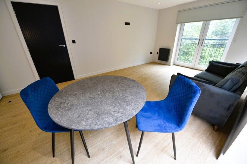 Trinity Apartments, Flat 33 2 bed flat to rent - £1,196 pcm (£276 pw)