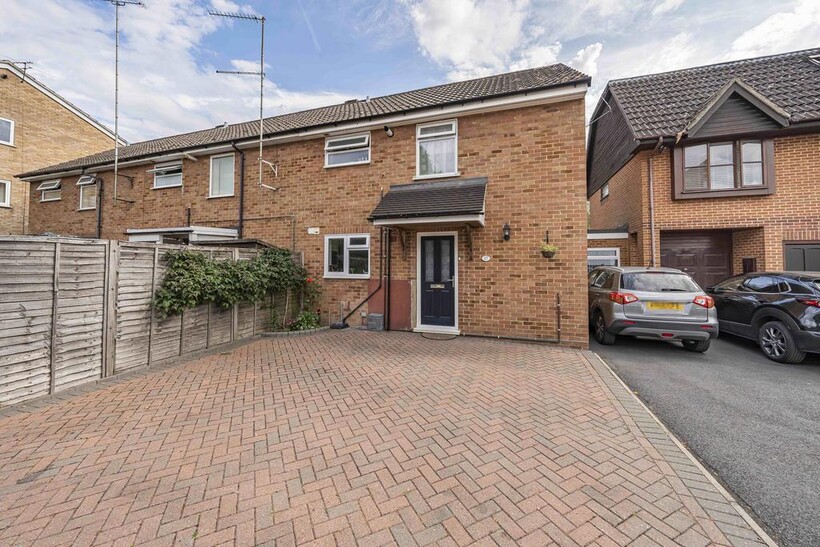 WINDSOR - CLEWER NEW TOWN - FURNISHED 3 bed house to rent - £1,895 pcm (£437 pw)