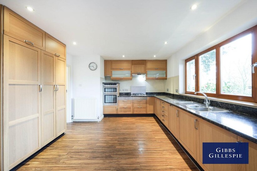 Quickley Rise, Chorleywood... 5 bed detached house to rent - £3,200 pcm (£738 pw)