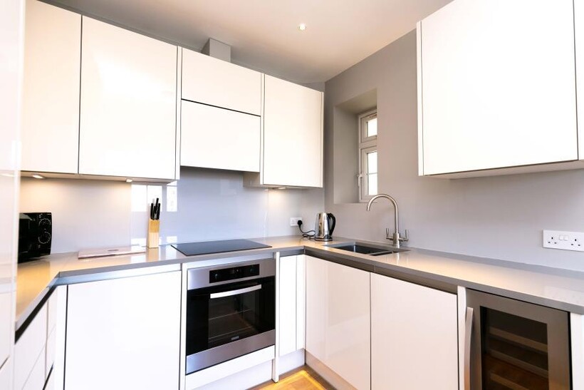 PENTLAND HOUSE, EARLS COURT, SW5 2 bed apartment to rent - £3,142 pcm (£725 pw)