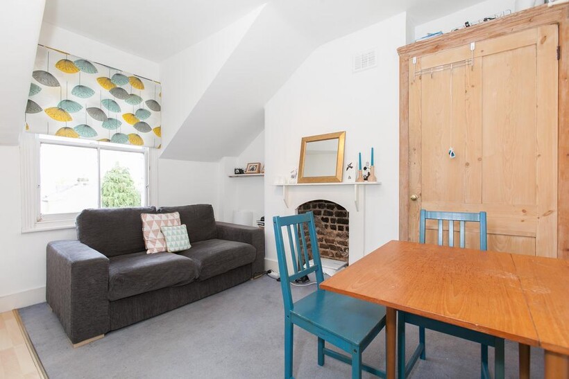 Broomwood Road 1 bed flat to rent - £1,725 pcm (£398 pw)