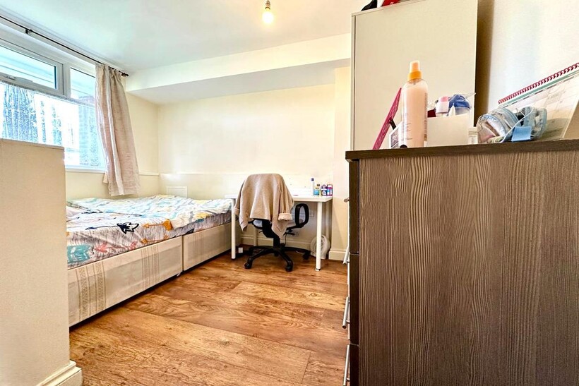 Olney Road, London SE17 4 bed flat to rent - £3,400 pcm (£785 pw)