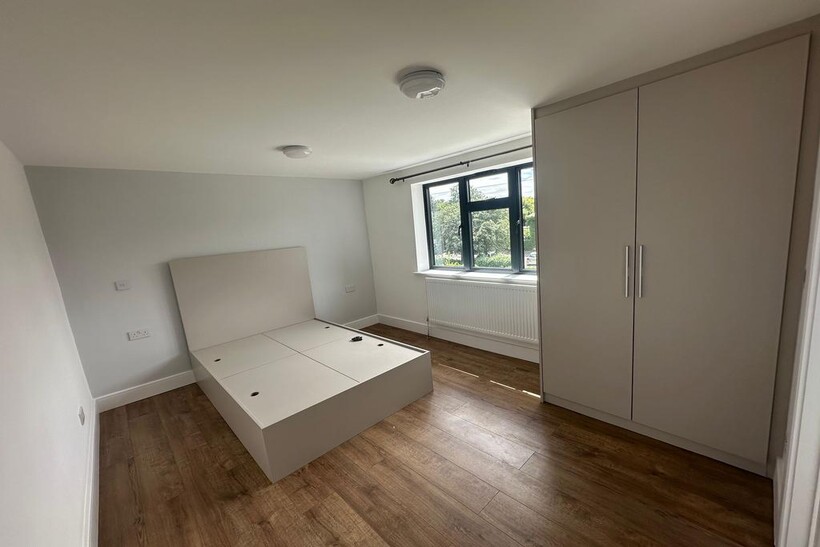 Pield Heath Road, Uxbridge UB8 1 bed in a house share to rent - £1,049 pcm (£242 pw)