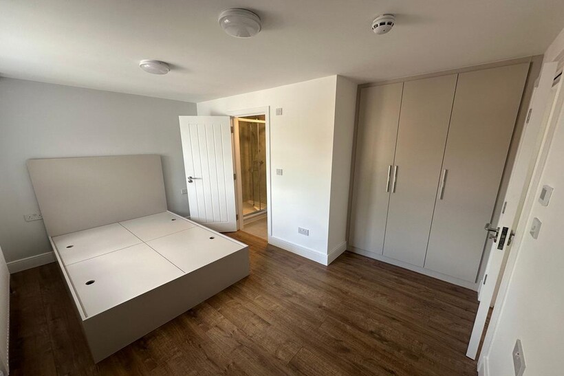 Pield Heath Road, Uxbridge UB8 1 bed in a house share to rent - £1,049 pcm (£242 pw)