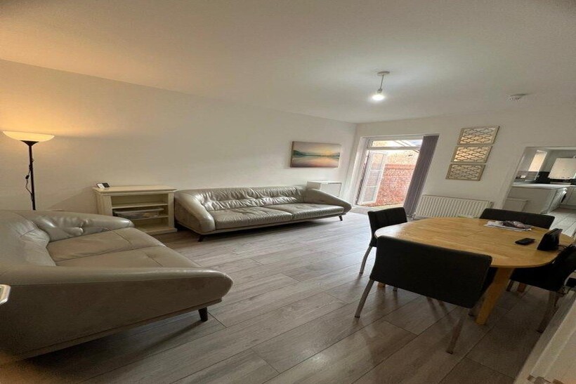 Eston-street-m13-0ff-983332