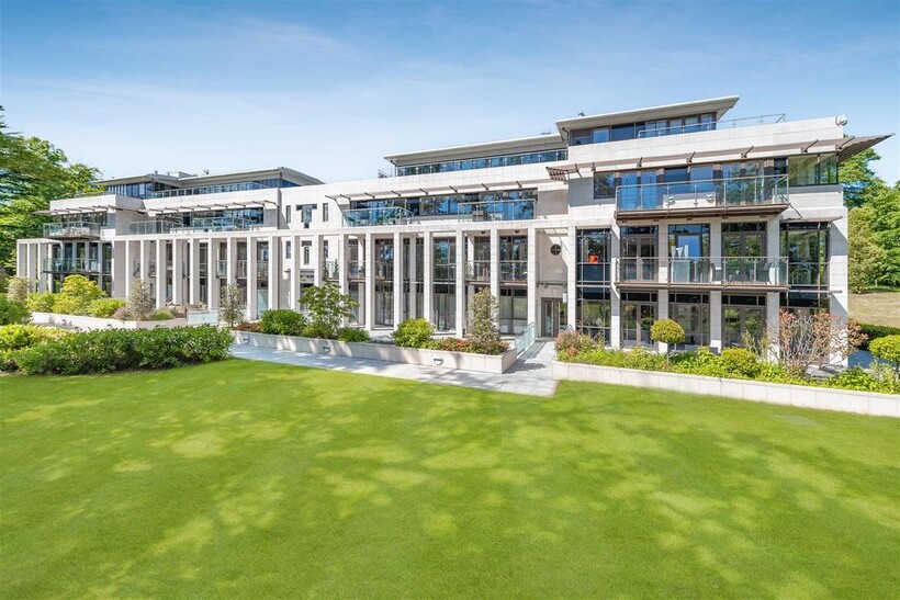 The Garden House, Sunningdale 2 bed apartment to rent - £4,500 pcm (£1,038 pw)