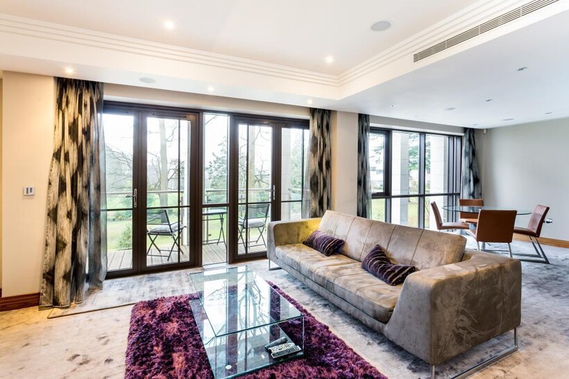 The Garden House, Sunningdale 2 bed apartment to rent - £4,500 pcm (£1,038 pw)