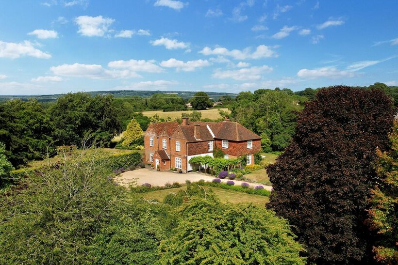 Montgomerys Farm, Farnham 6 bed detached house to rent - £9,500 pcm (£2,192 pw)