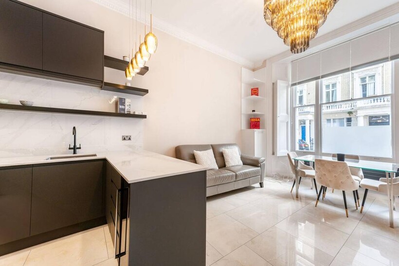 Clanricarde Gardens, Notting Hill... 2 bed flat to rent - £6,067 pcm (£1,400 pw)
