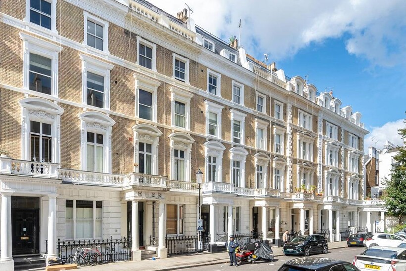 Clanricarde Gardens, Notting Hill... 2 bed flat to rent - £6,067 pcm (£1,400 pw)