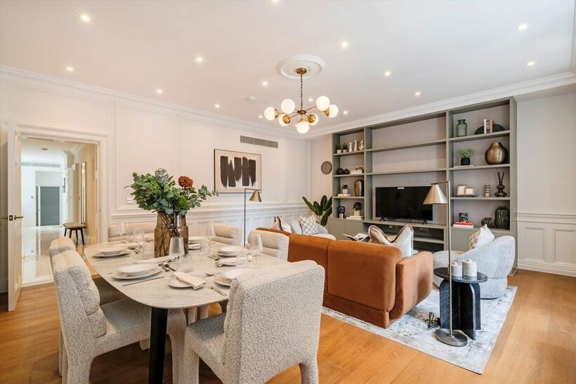 Stratton Street, London W1J 2 bed flat to rent - £11,483 pcm (£2,650 pw)