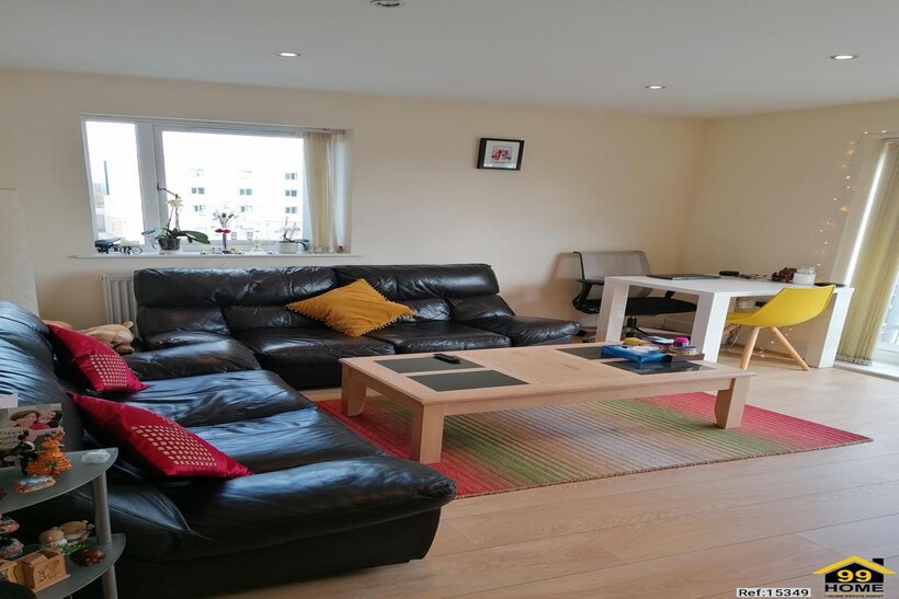 Sundeala Close, Sunbury-on-Thames... 2 bed flat to rent - £1,795 pcm (£414 pw)