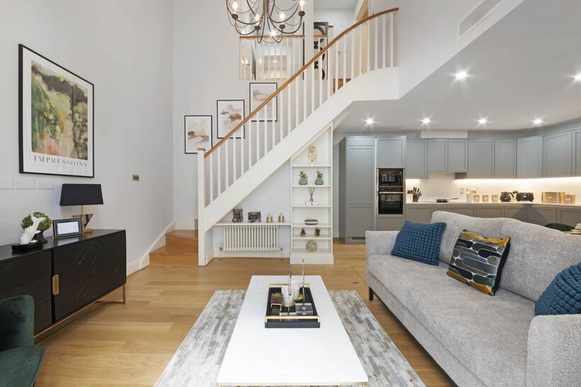 Woods Mews, Mayfair, W1 2 bed flat to rent - £8,450 pcm (£1,950 pw)