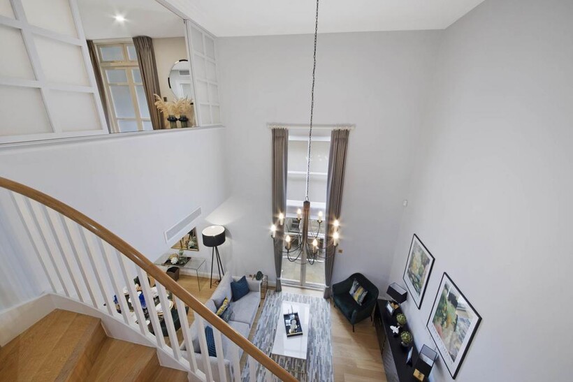 Woods Mews, Mayfair, W1 2 bed flat to rent - £8,450 pcm (£1,950 pw)