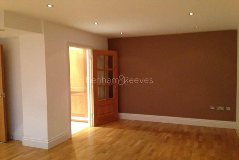 Chelsea Vista, Imperial Wharf SW6 2 bed apartment to rent - £3,150 pcm (£727 pw)