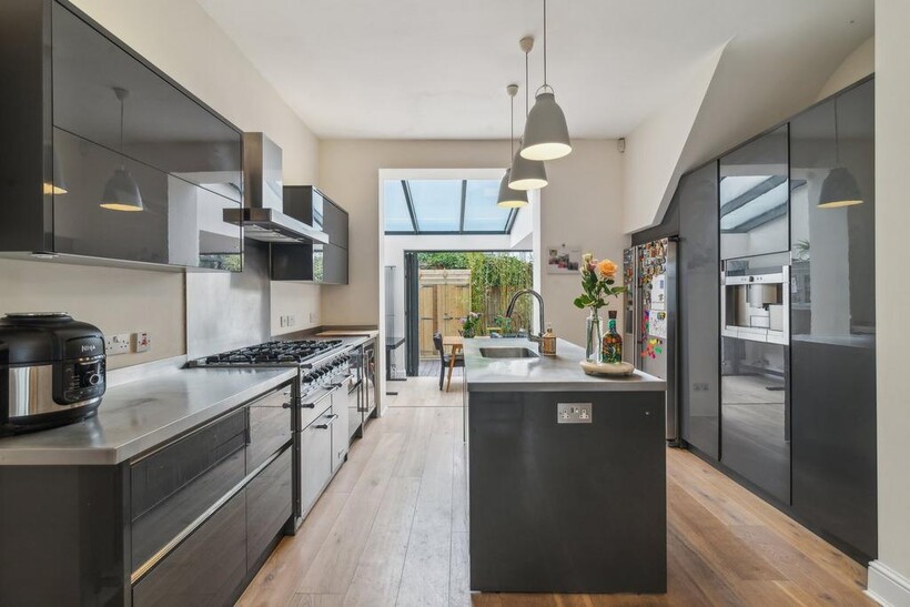 Southerton Road, Hammersmith W6 5 bed terraced house to rent - £6,200 pcm (£1,431 pw)