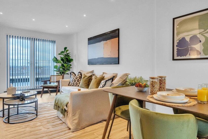 Sia Court, A High Road, London 3 bed apartment to rent - £3,750 pcm (£865 pw)
