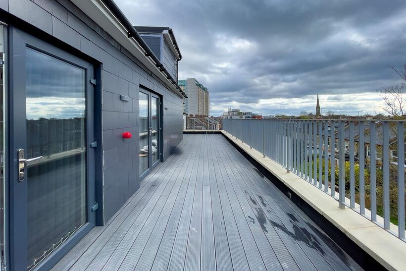 Sia Court, A High Road, London 3 bed apartment to rent - £3,750 pcm (£865 pw)