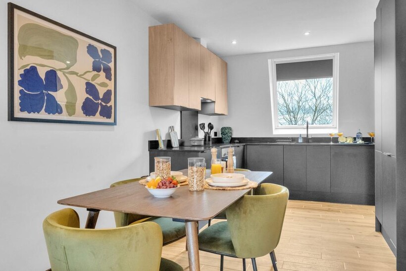 Sia Court, A High Road, London 3 bed apartment to rent - £3,750 pcm (£865 pw)