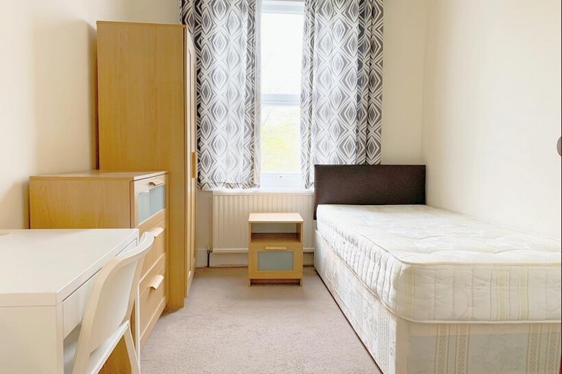 Wells House Road, London 5 bed house to rent - £3,200 pcm (£738 pw)