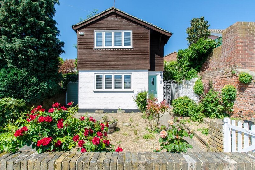The Street, Shorne, Gravesend, Kent... 2 bed detached house to rent - £1,675 pcm (£387 pw)