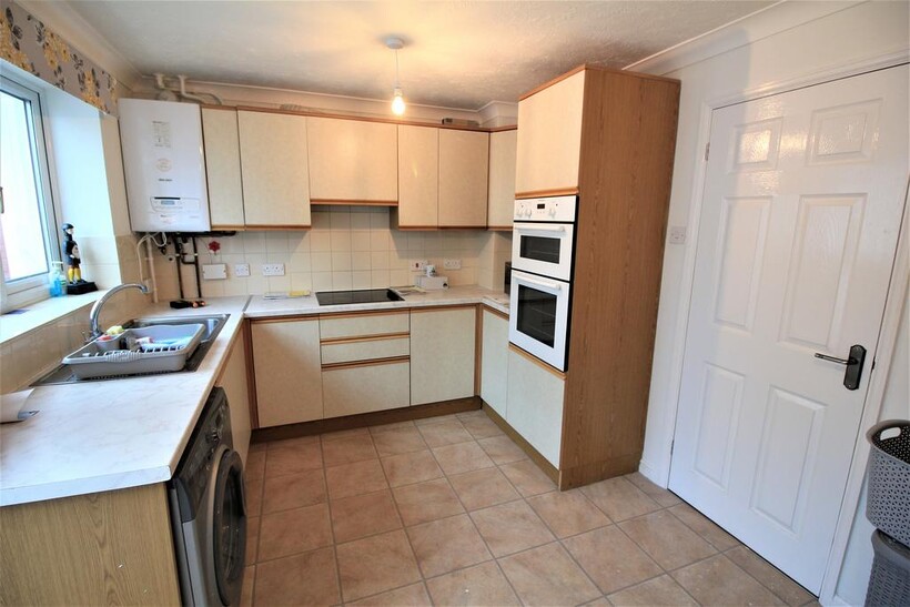 Maple Drive, Taverham NR8 3 bed semi-detached house to rent - £1,075 pcm (£248 pw)