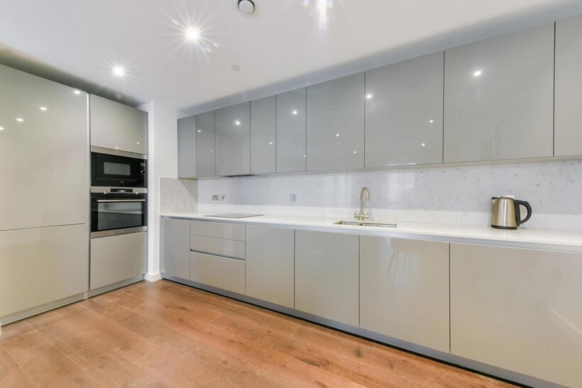 Lexington Gardens, Nine Elms, London... 2 bed flat to rent - £3,948 pcm (£911 pw)