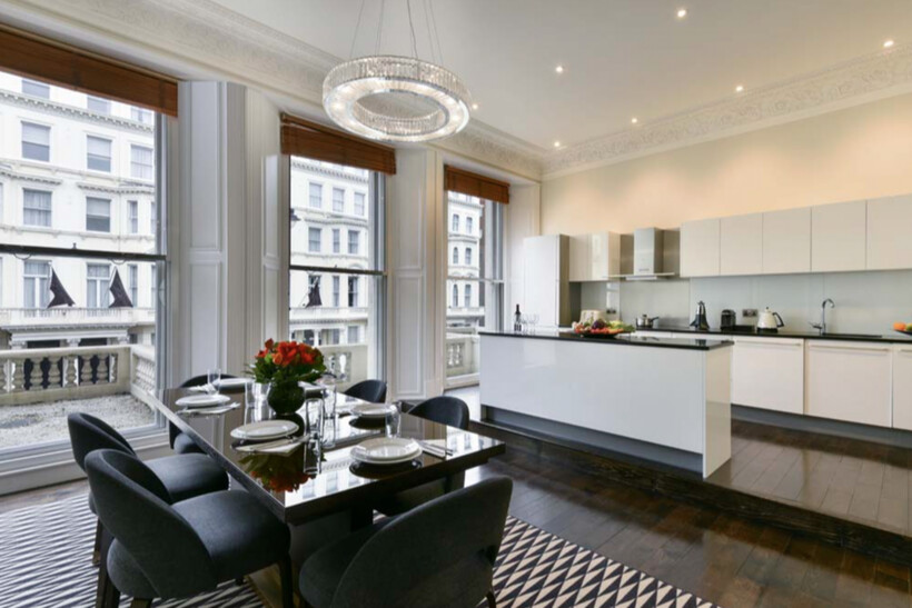 Luxury 3 Bedroom Kensington Apartment 3 bed apartment to rent - £11,300 pcm (£2,608 pw)