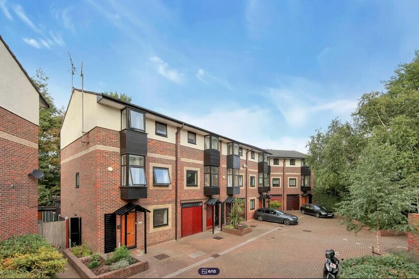 Ironmongers Place, London E14 5 bed terraced house to rent - £4,983 pcm (£1,150 pw)