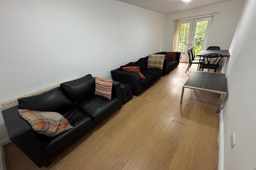 Manchester M20 1 bed in a house share to rent - £595 pcm (£137 pw)