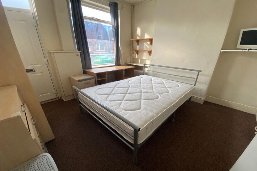 Nottingham NG7 5 bed house to rent - £261 pcm (£60 pw)