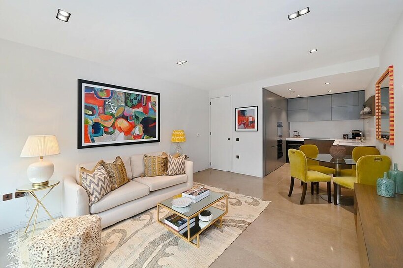 Babmaes Street, St James, SW1Y 1 bed flat to rent - £7,367 pcm (£1,700 pw)