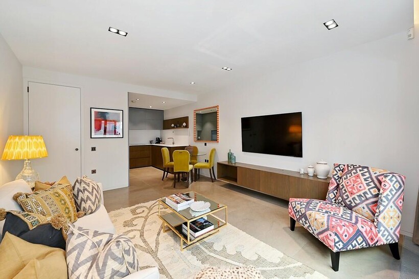 Babmaes Street, St James, SW1Y 1 bed flat to rent - £7,367 pcm (£1,700 pw)