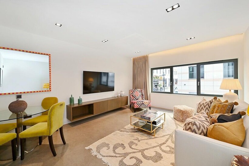 Babmaes Street, St James, SW1Y 1 bed flat to rent - £7,367 pcm (£1,700 pw)